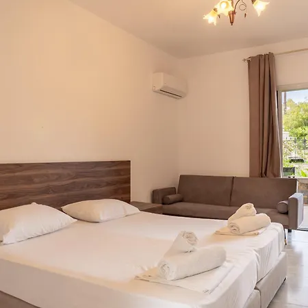 Nefeli Skiathos * Maratha