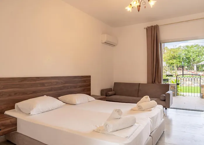 Nefeli Skiathos * Maratha