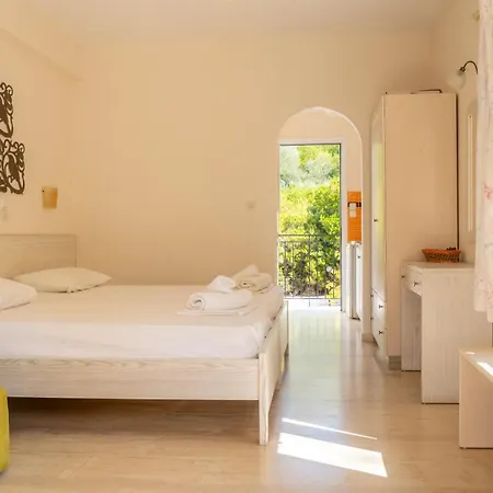 Nefeli Skiathos Maratha