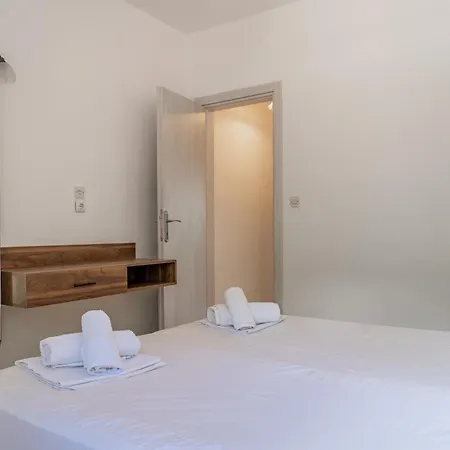 Nefeli Skiathos * Maratha