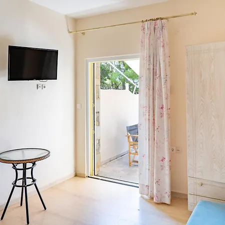 Nefeli Skiathos * Maratha