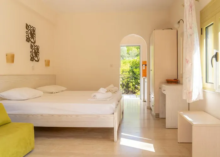 Nefeli Skiathos Maratha