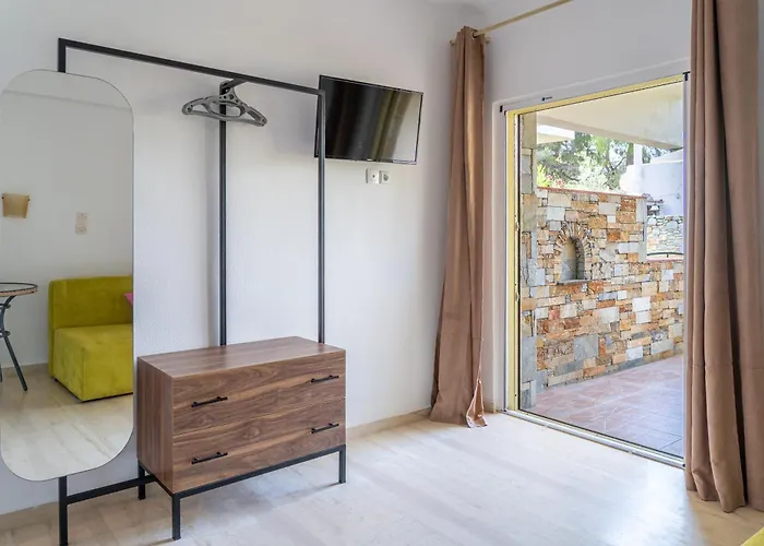 Nefeli Skiathos Maratha