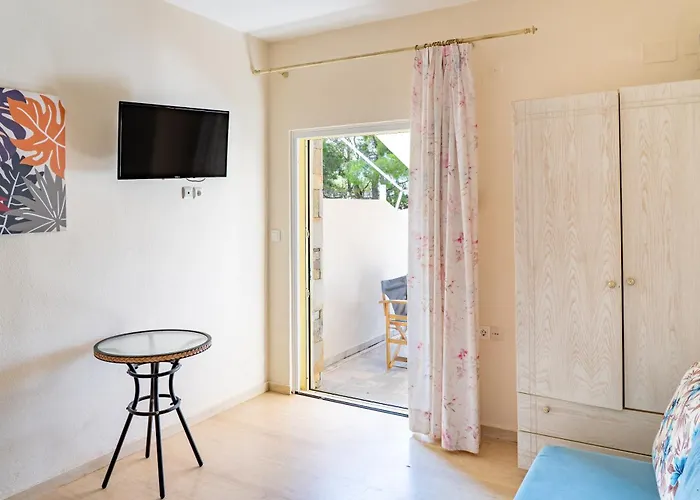 Nefeli Skiathos * Maratha